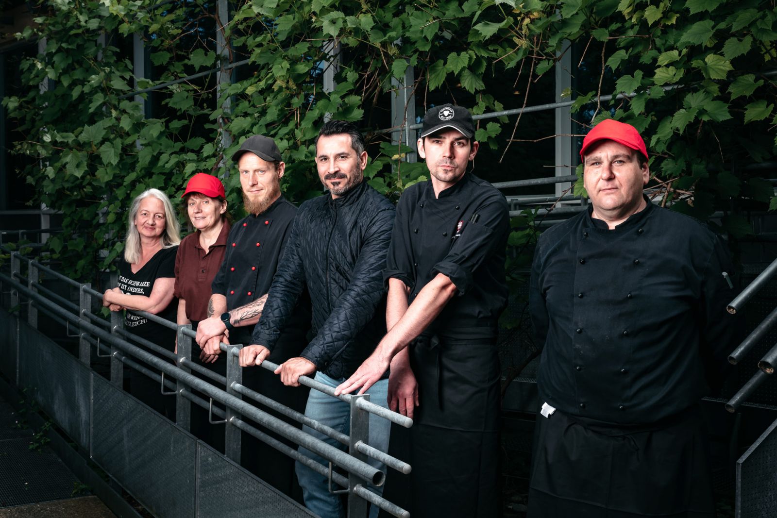 Das Team von Konradi kocht besteht aus erfahrenen Köch*innen und Küchenhelfer*innen